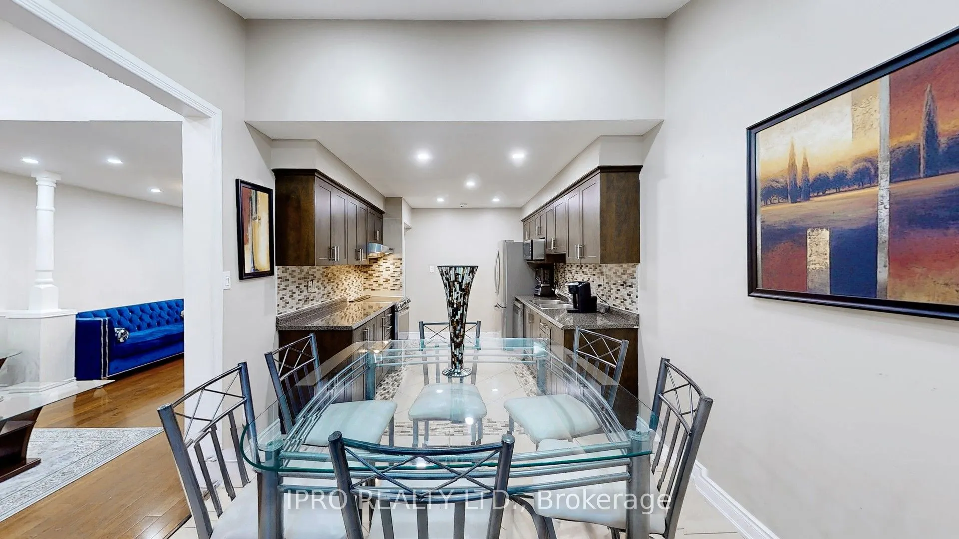 2798 Lindholm Crescent