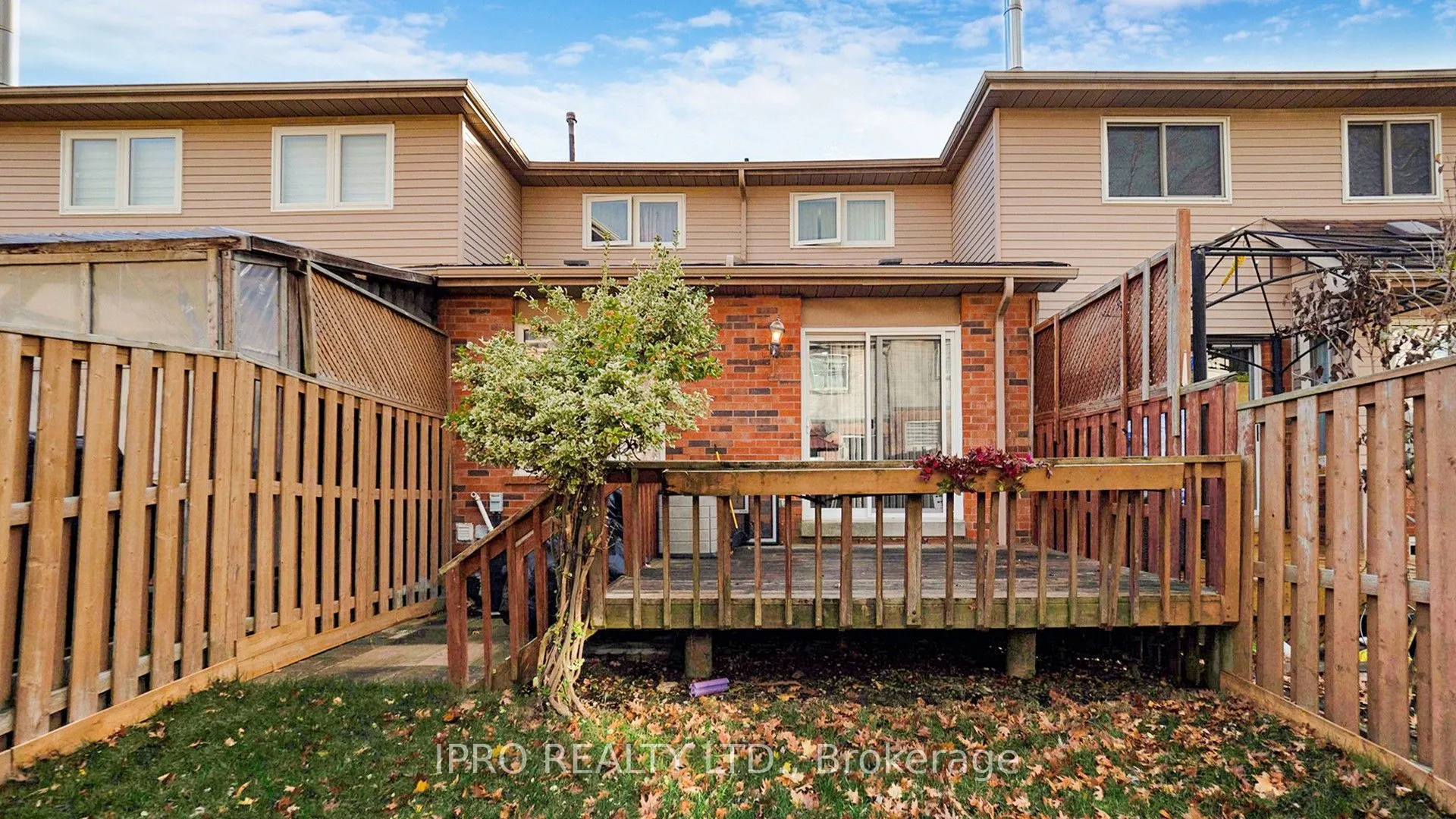 2798 Lindholm Crescent