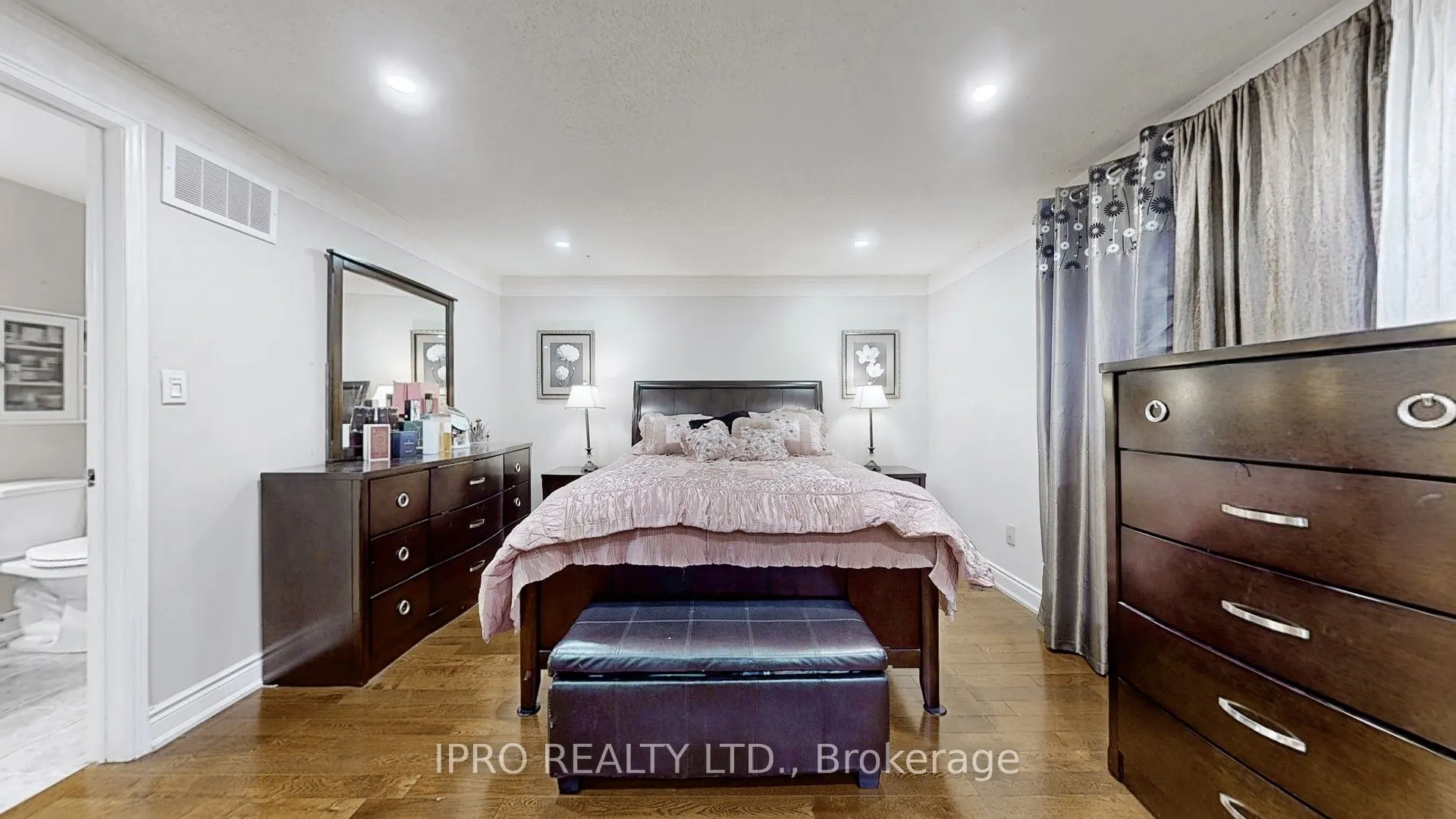 2798 Lindholm Crescent