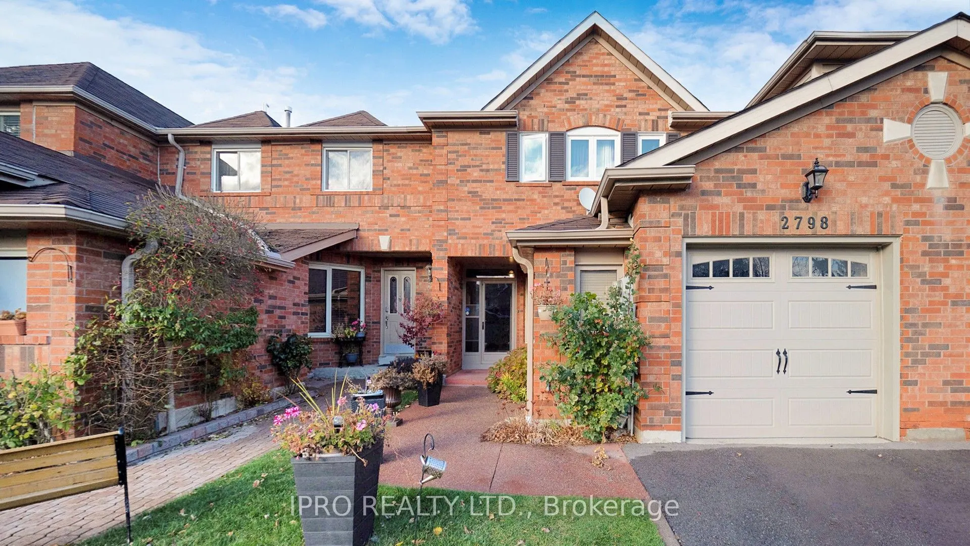 2798 Lindholm Crescent