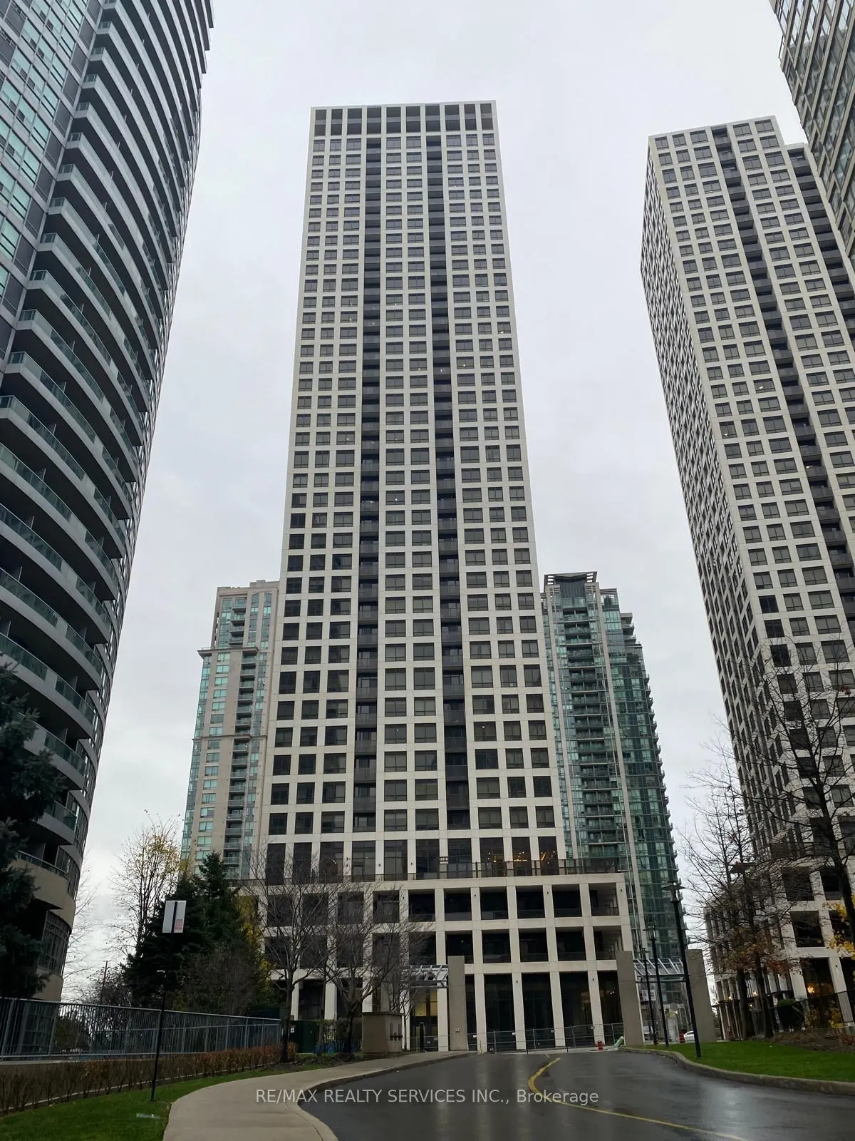 30 Elm Drive, #2401