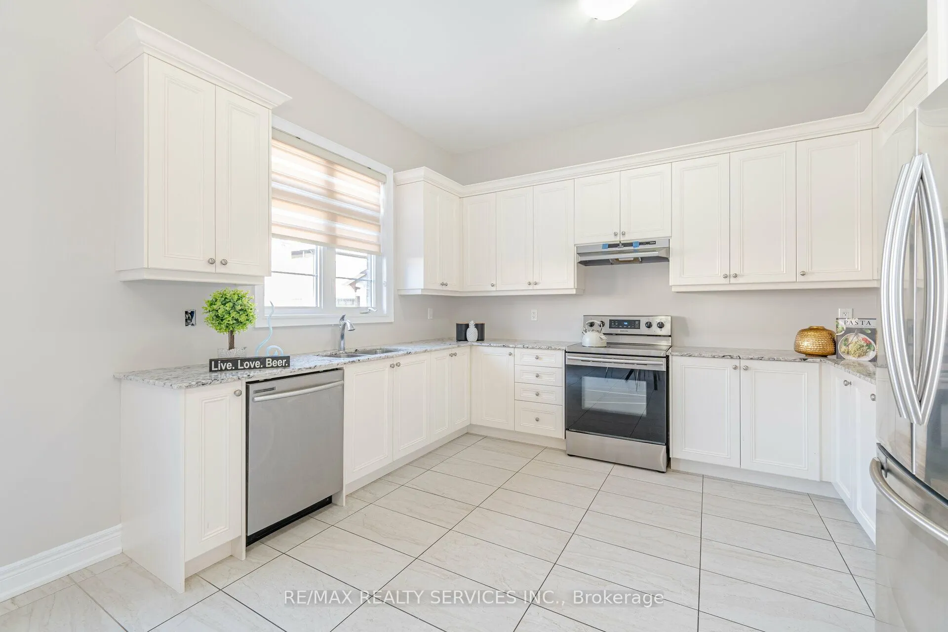 7 Malaspina Close