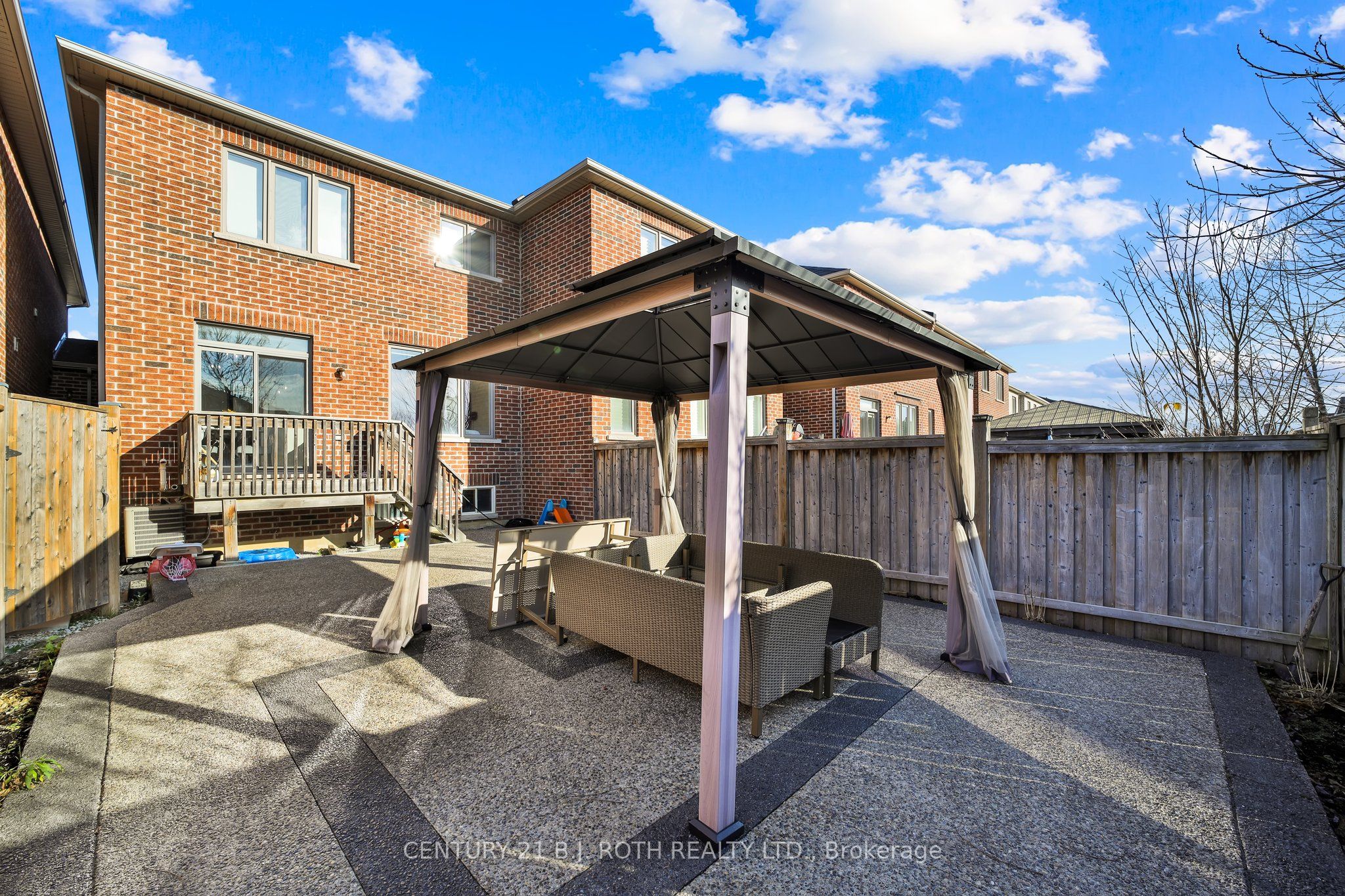 43 Diamond Leaf Lane