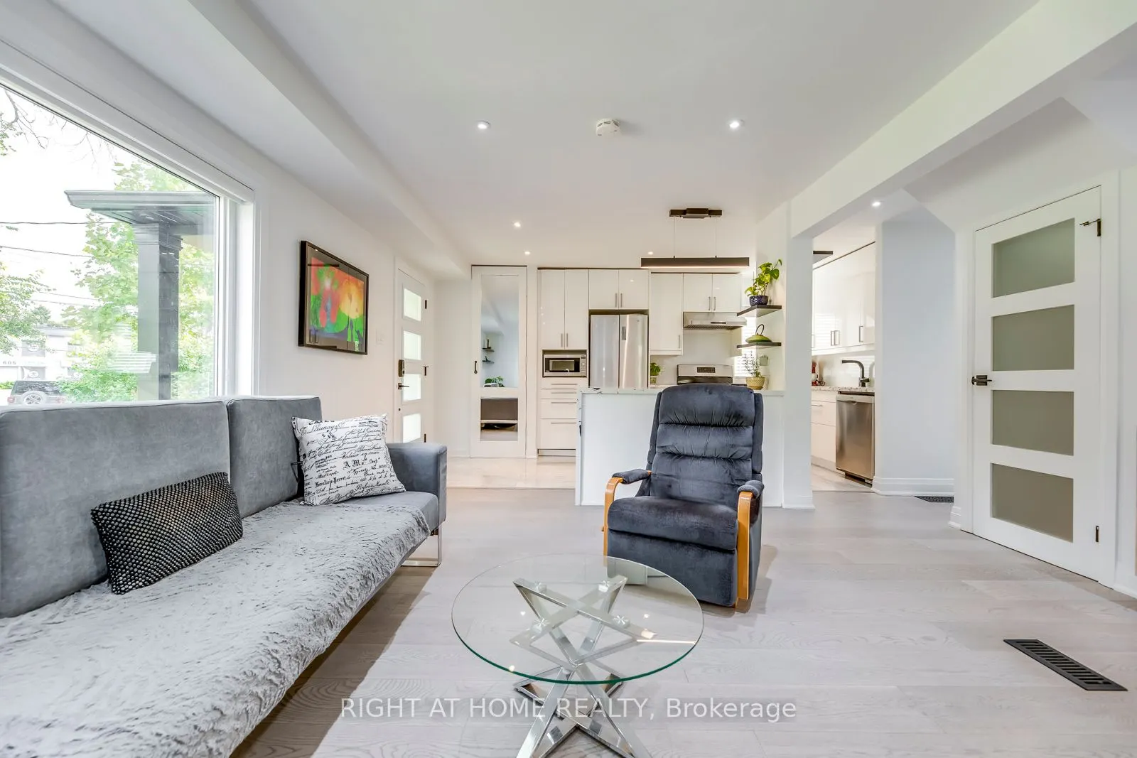 5 Saunders Crescent