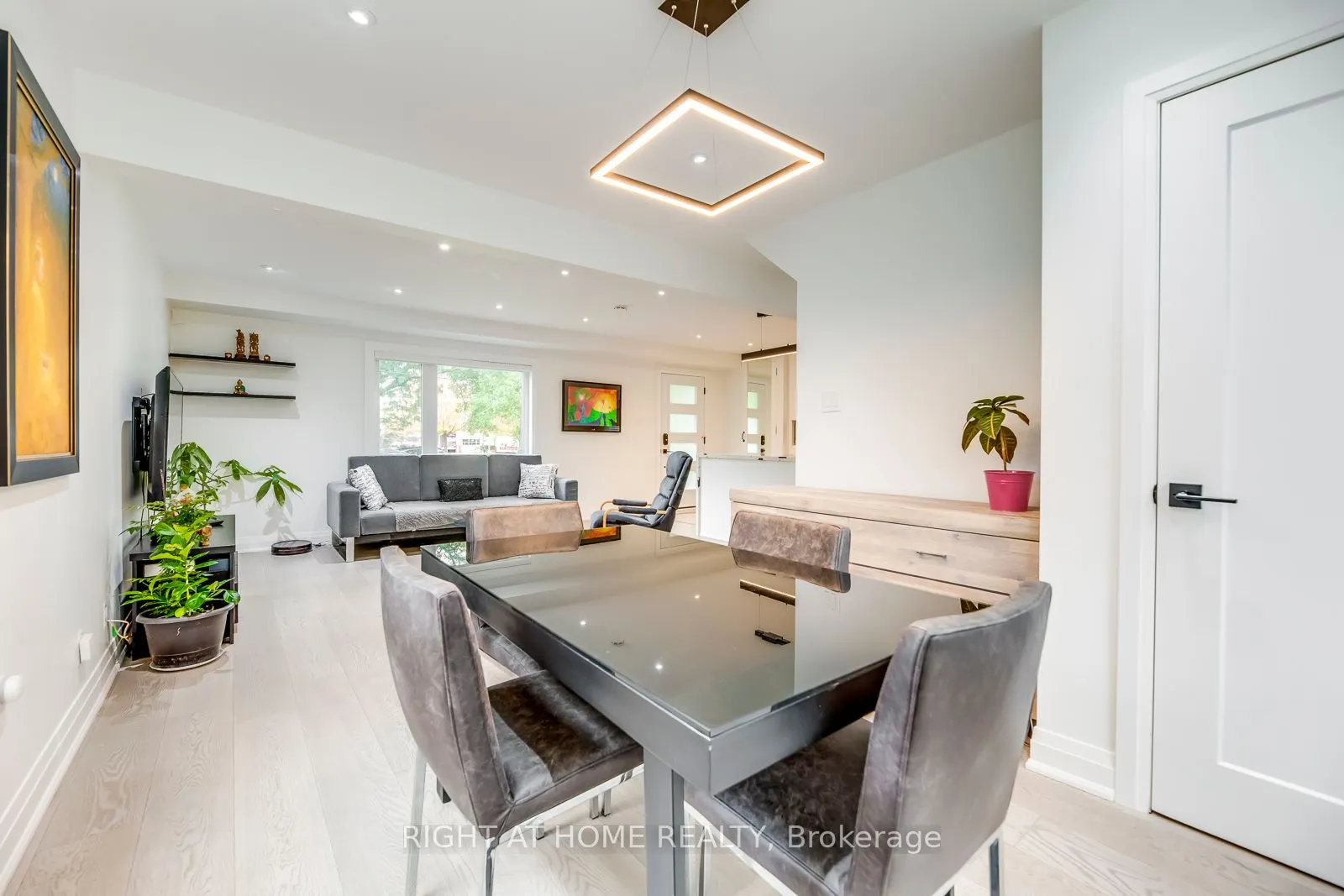 5 Saunders Crescent