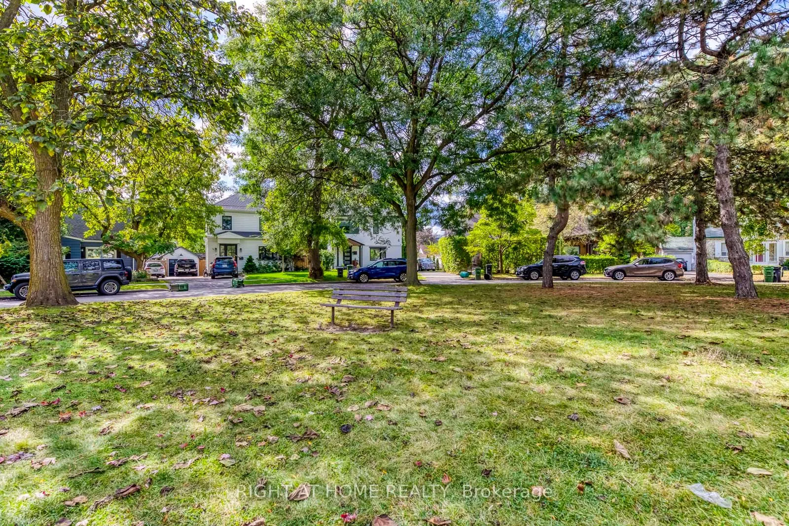 5 Saunders Crescent