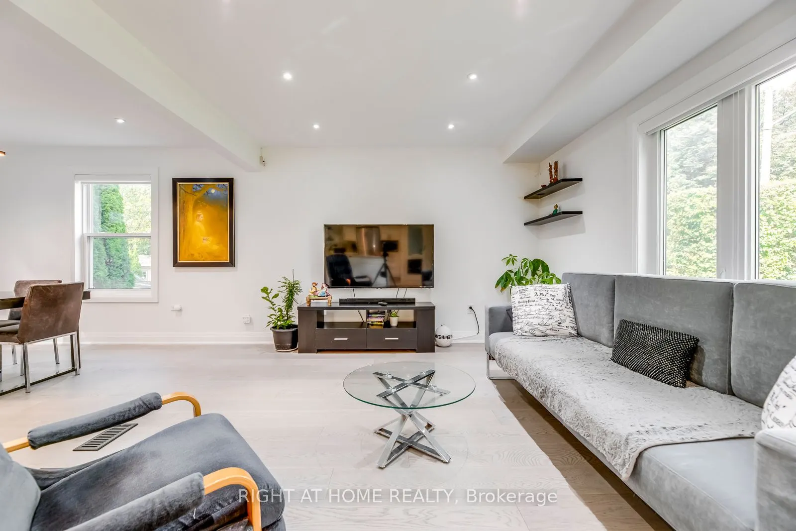5 Saunders Crescent