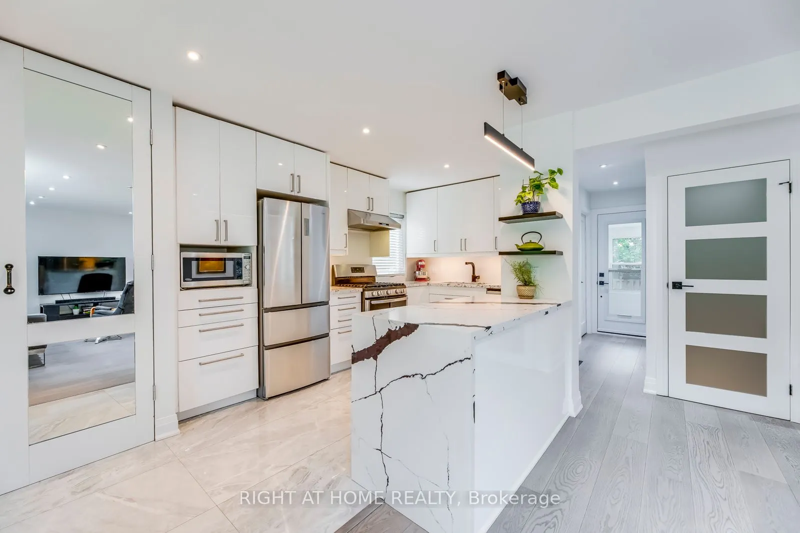 5 Saunders Crescent