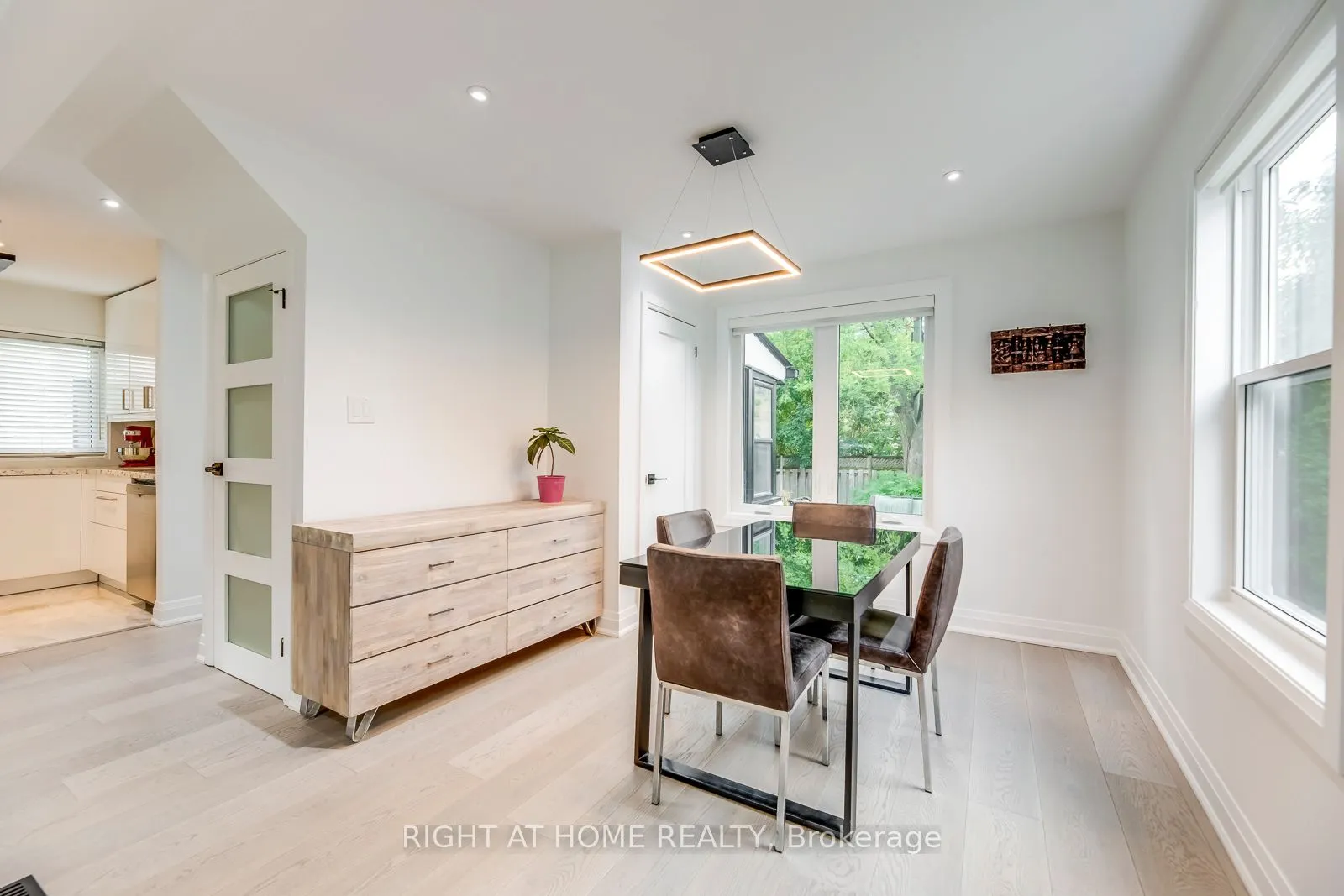 5 Saunders Crescent