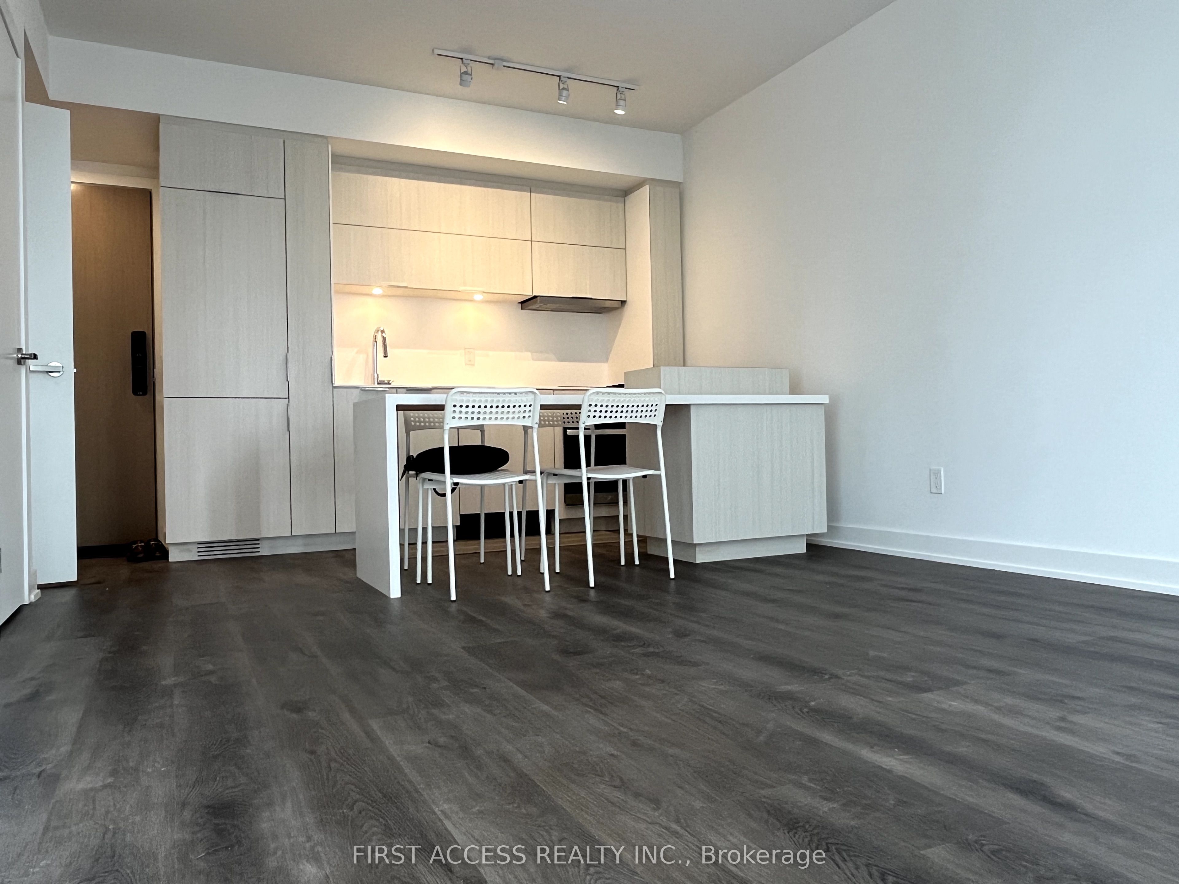 370 Martha Street, #1608
