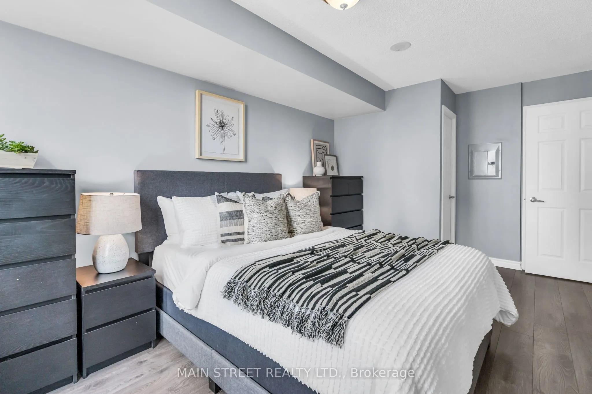 335 Rathburn Road W, #2003