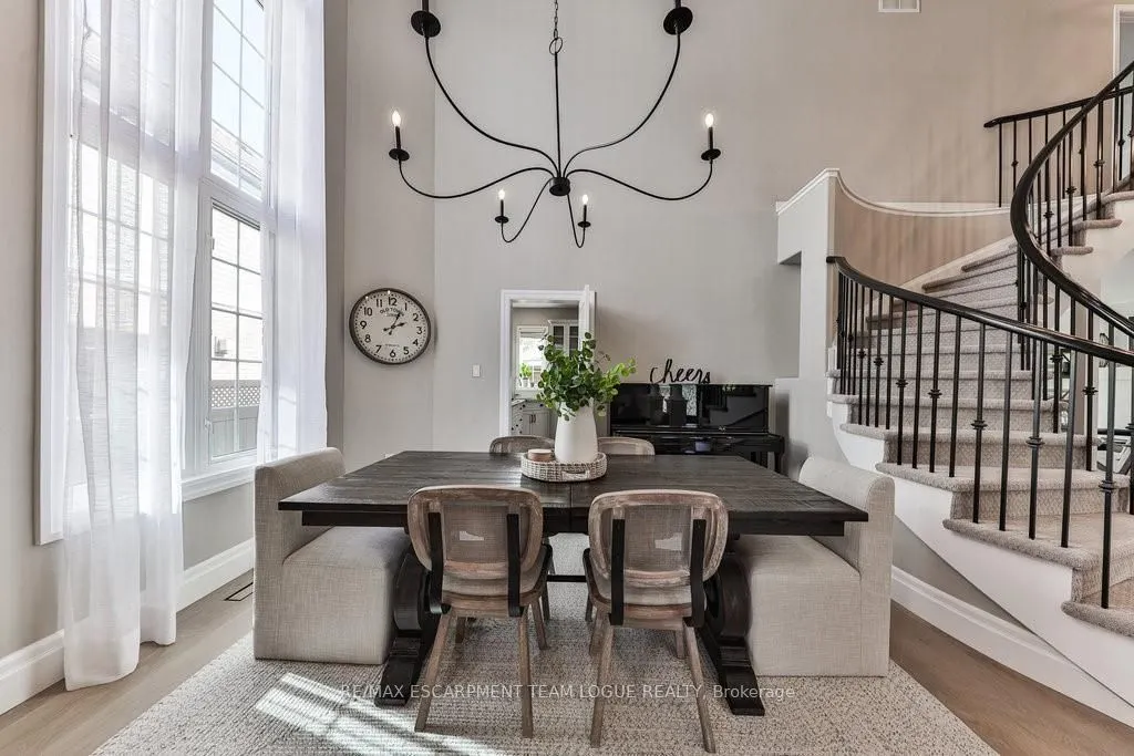 2557 ARMOUR Crescent