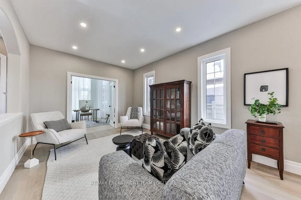 2557 ARMOUR Crescent