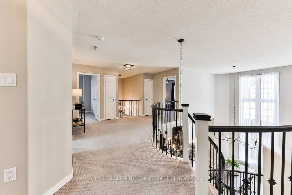 2557 ARMOUR Crescent