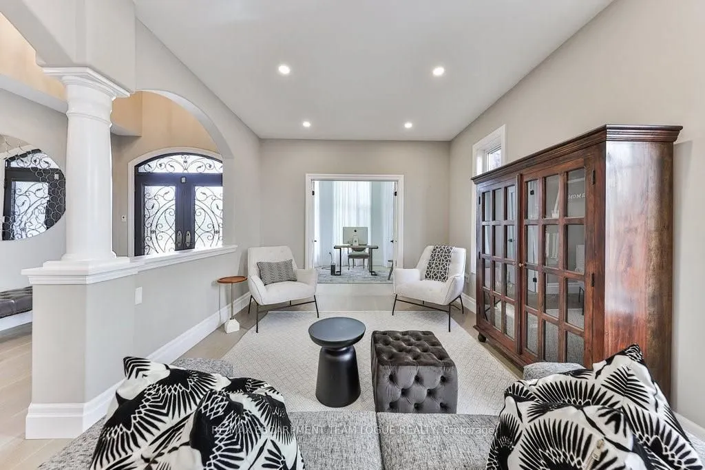 2557 ARMOUR Crescent