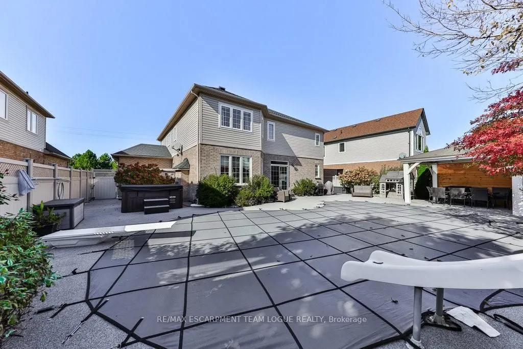2557 ARMOUR Crescent
