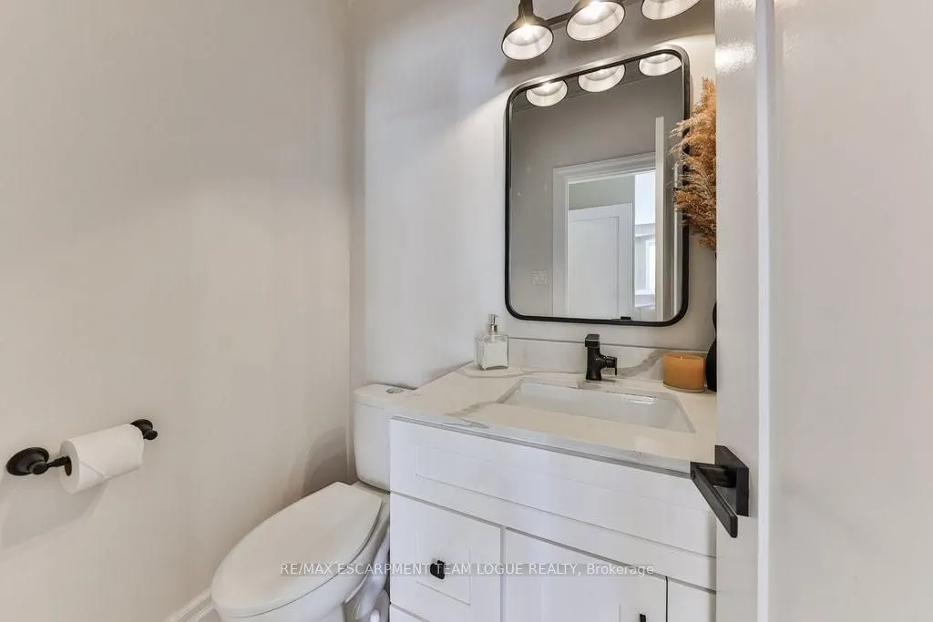 2557 ARMOUR Crescent