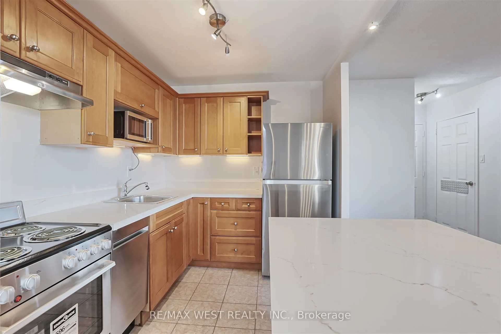 3065 Queen Frederica Drive, #707