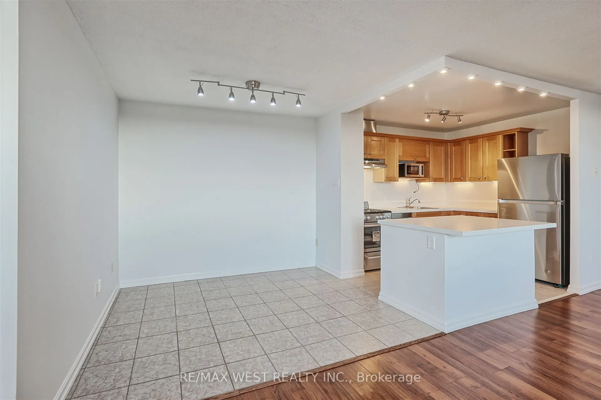 3065 Queen Frederica Drive, #707