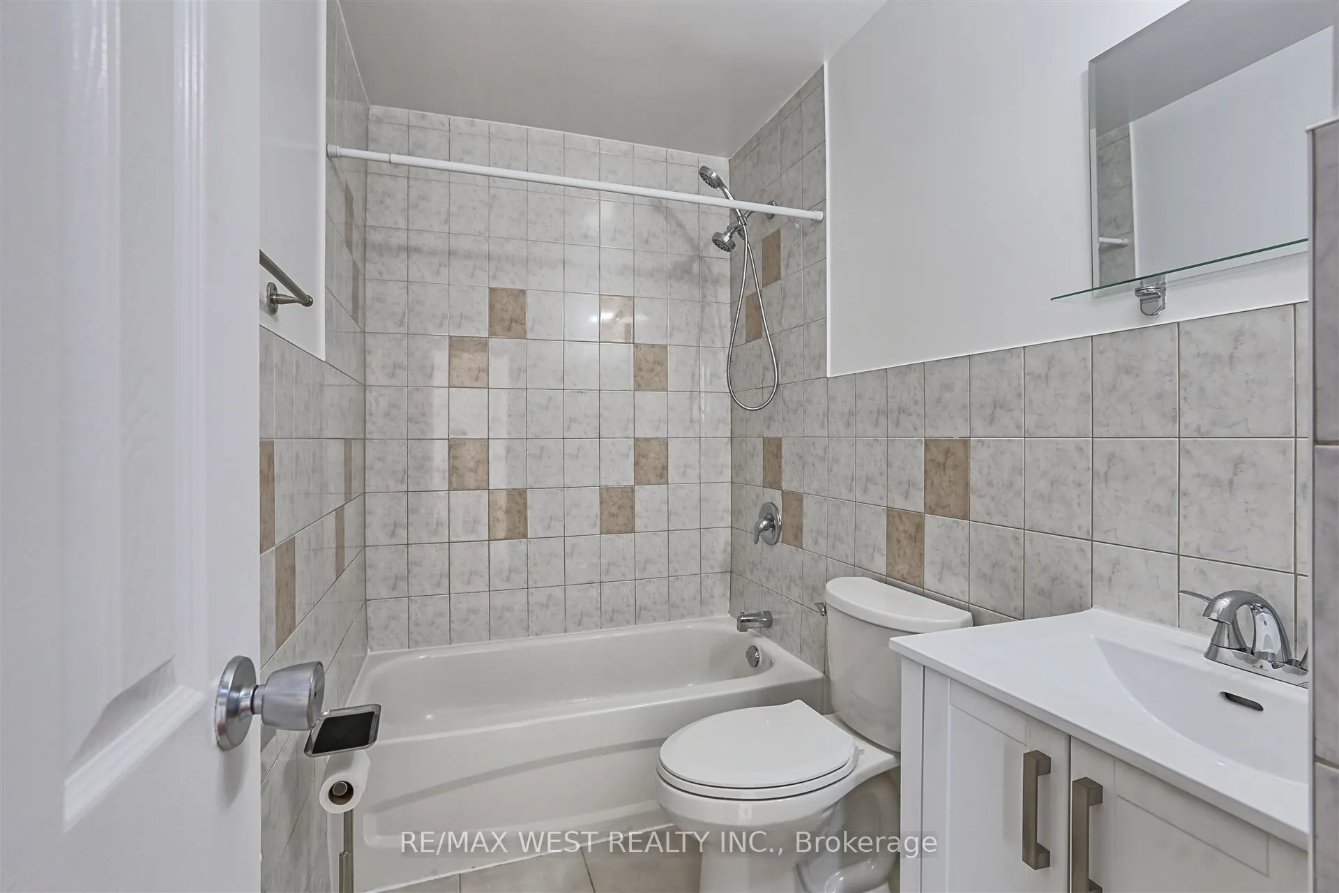 3065 Queen Frederica Drive, #707