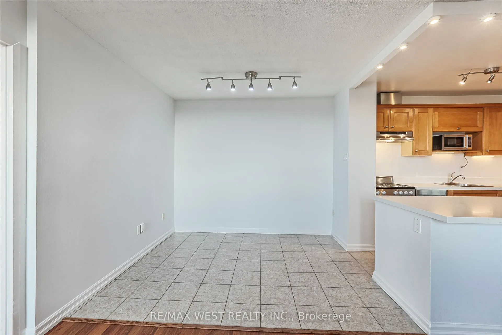 3065 Queen Frederica Drive, #707