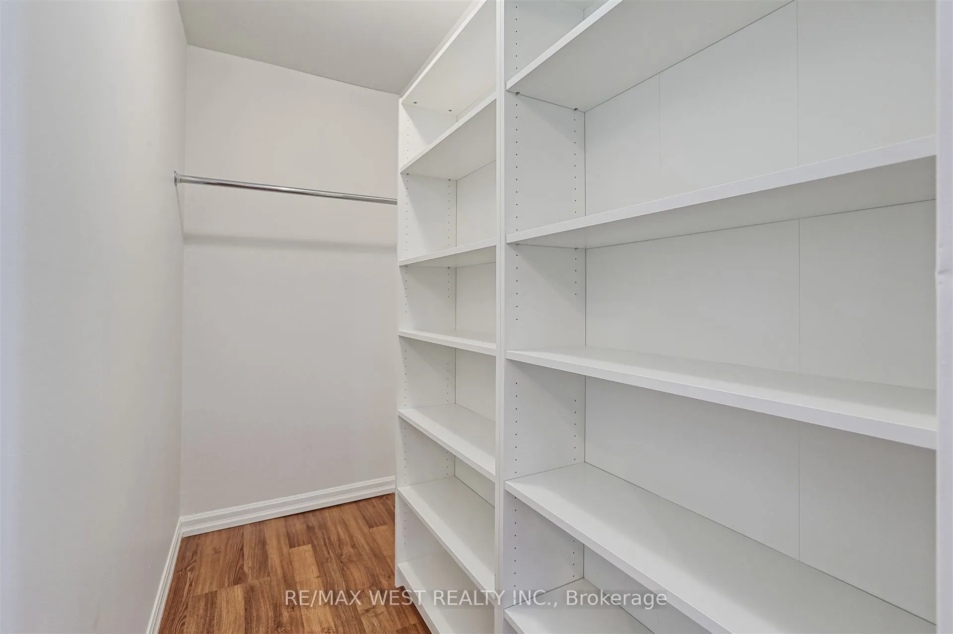 3065 Queen Frederica Drive, #707