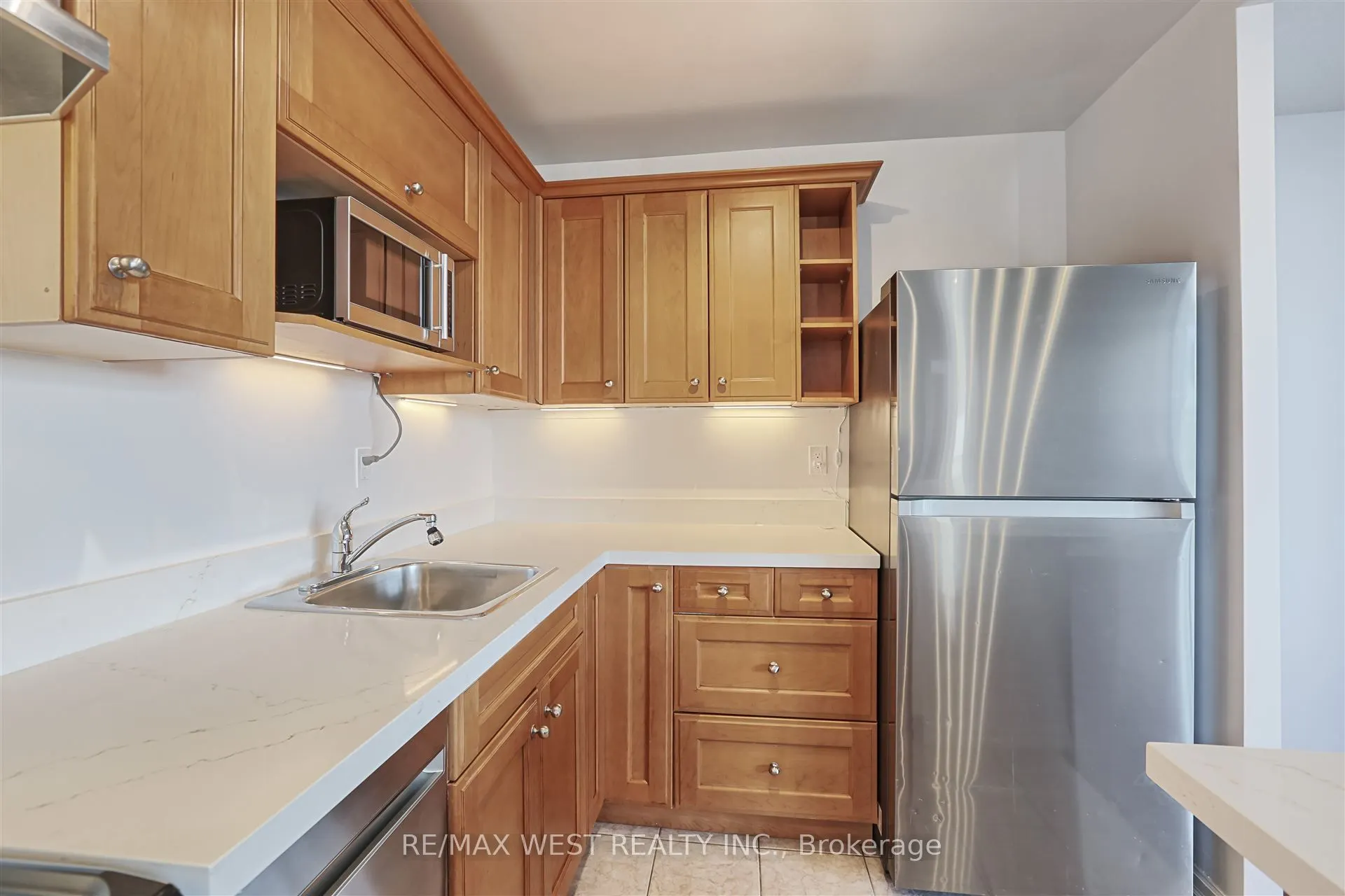 3065 Queen Frederica Drive, #707