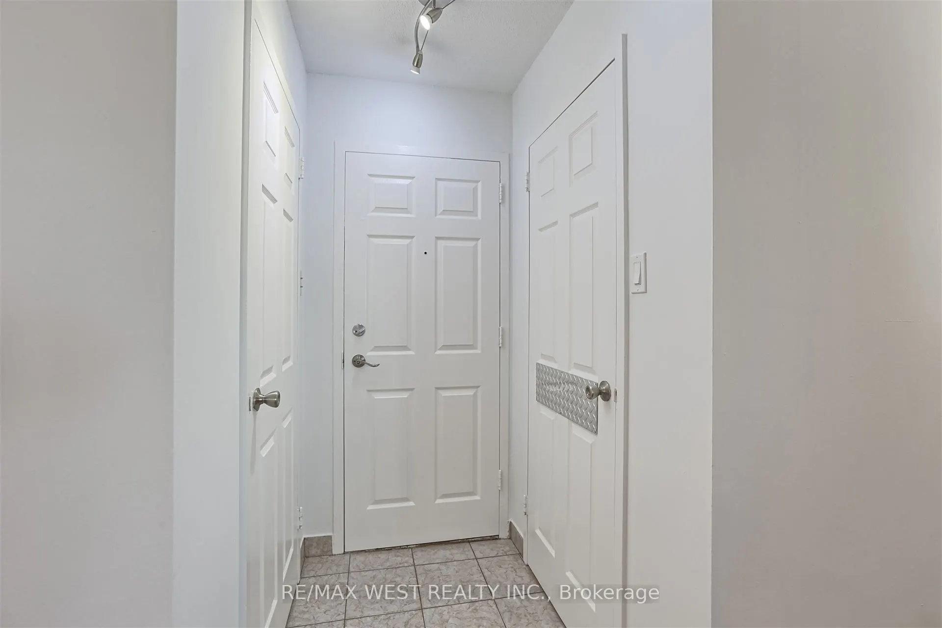 3065 Queen Frederica Drive, #707