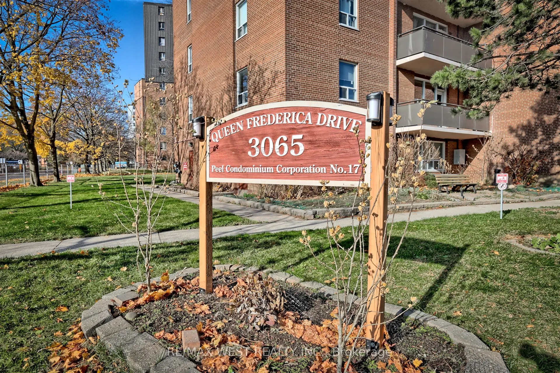 3065 Queen Frederica Drive, #707