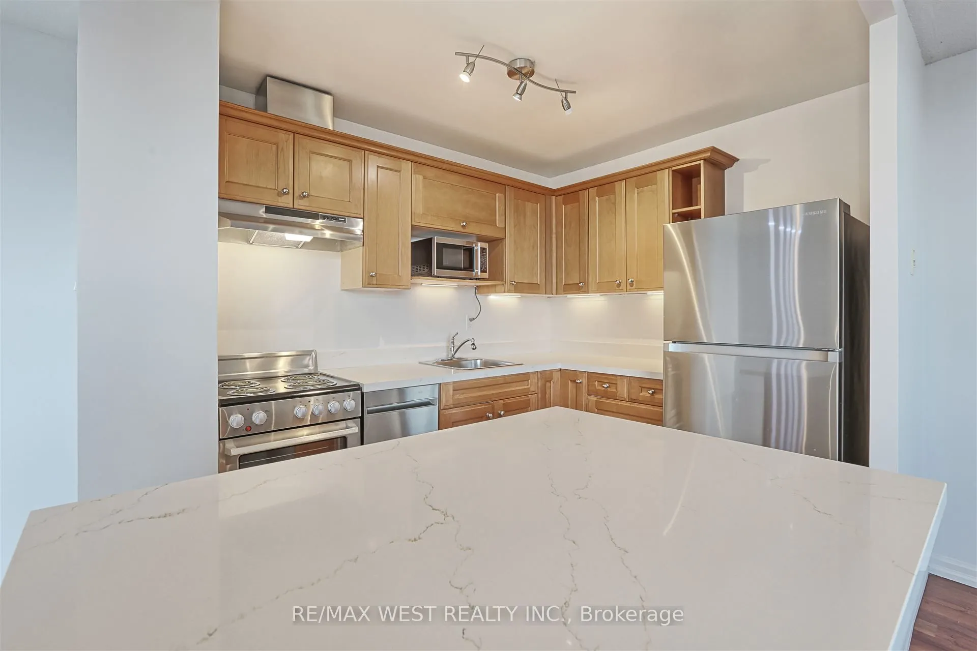 3065 Queen Frederica Drive, #707
