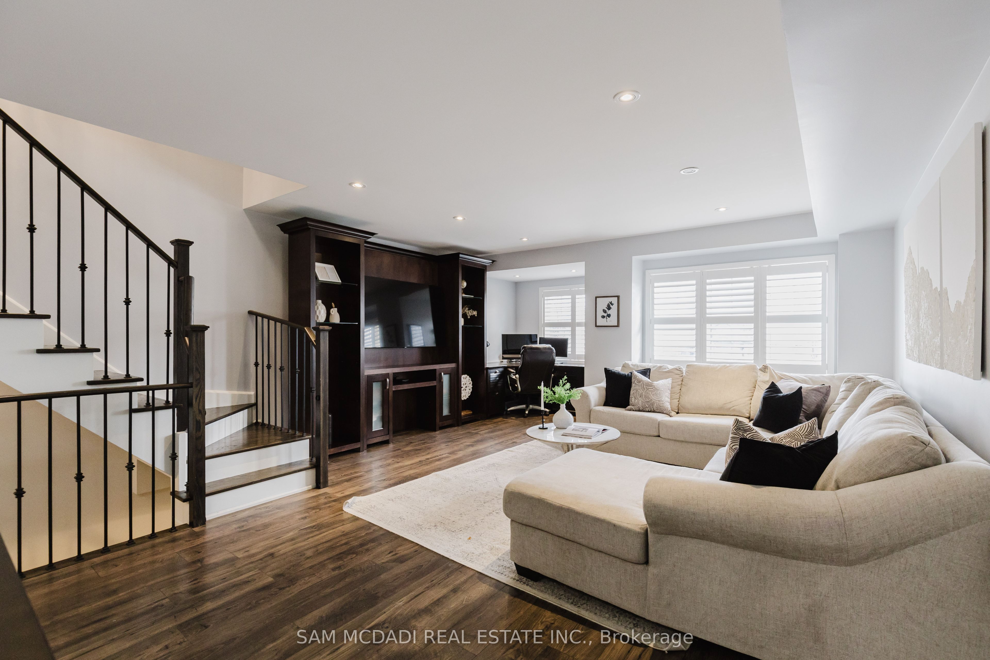 745 Candlestick Circle