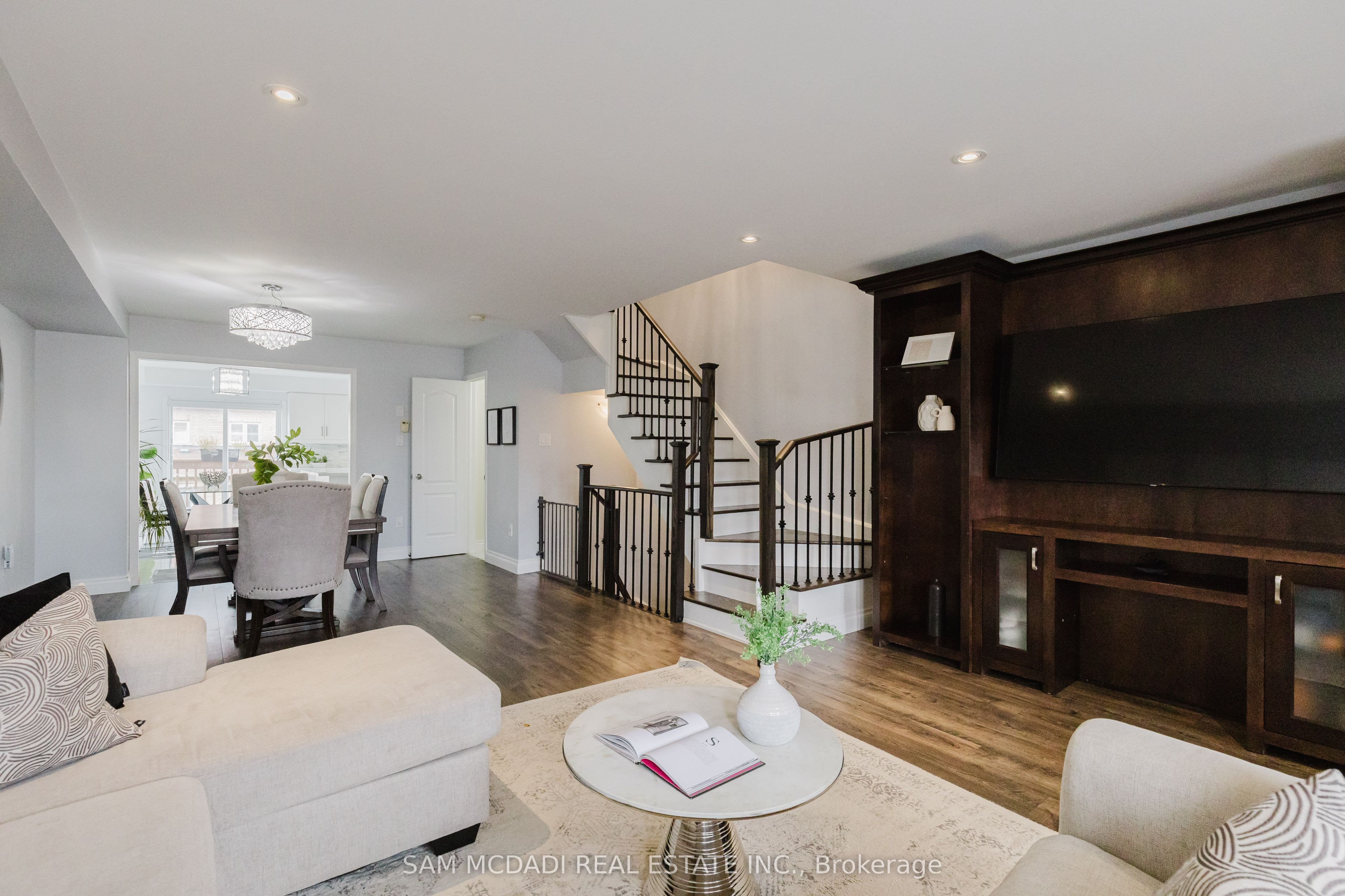 745 Candlestick Circle