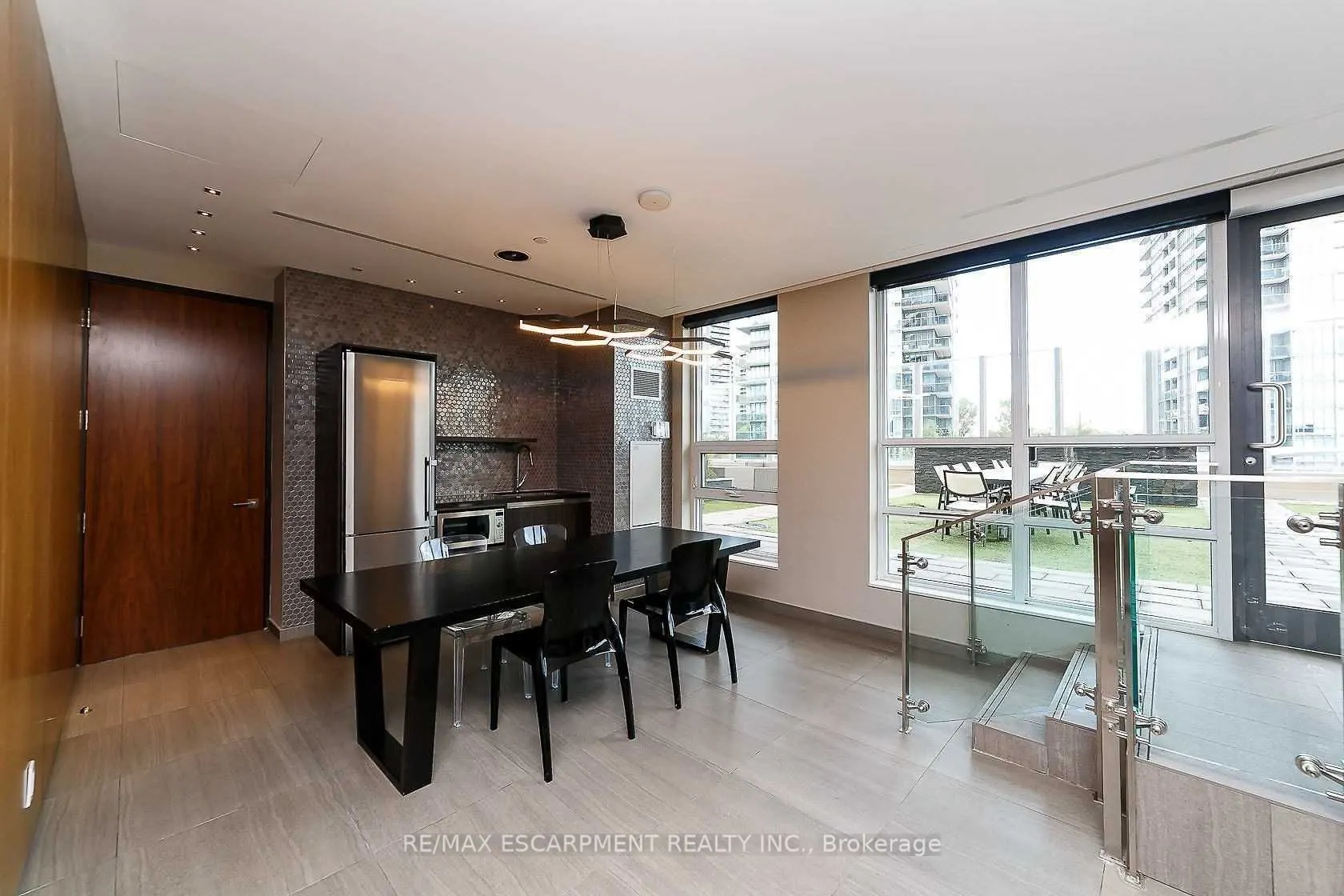 36 PARK LAWN Road #1501
