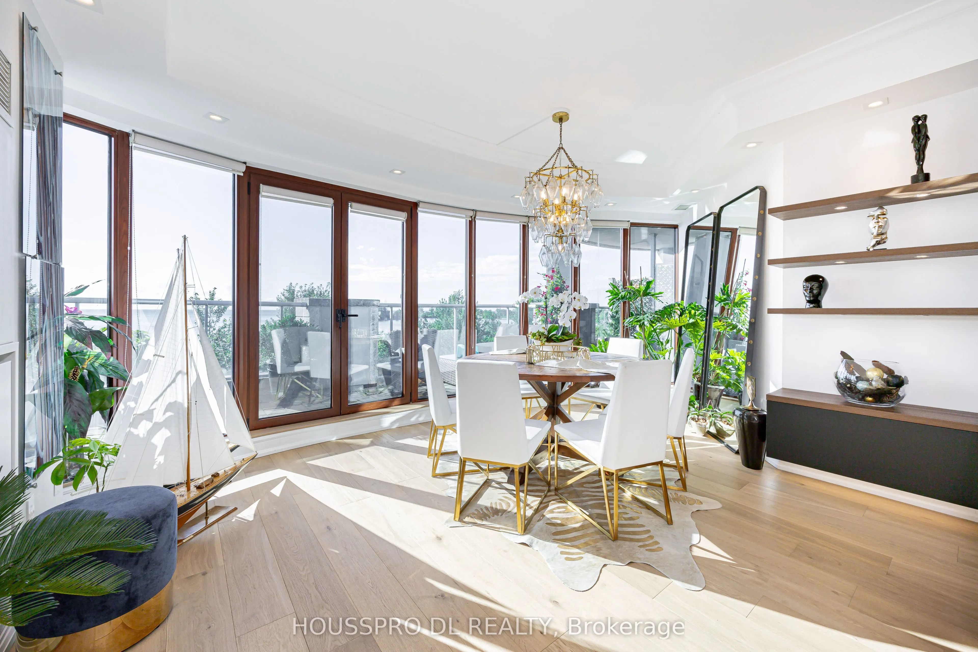 2095 Lake Shore Boulevard W #318