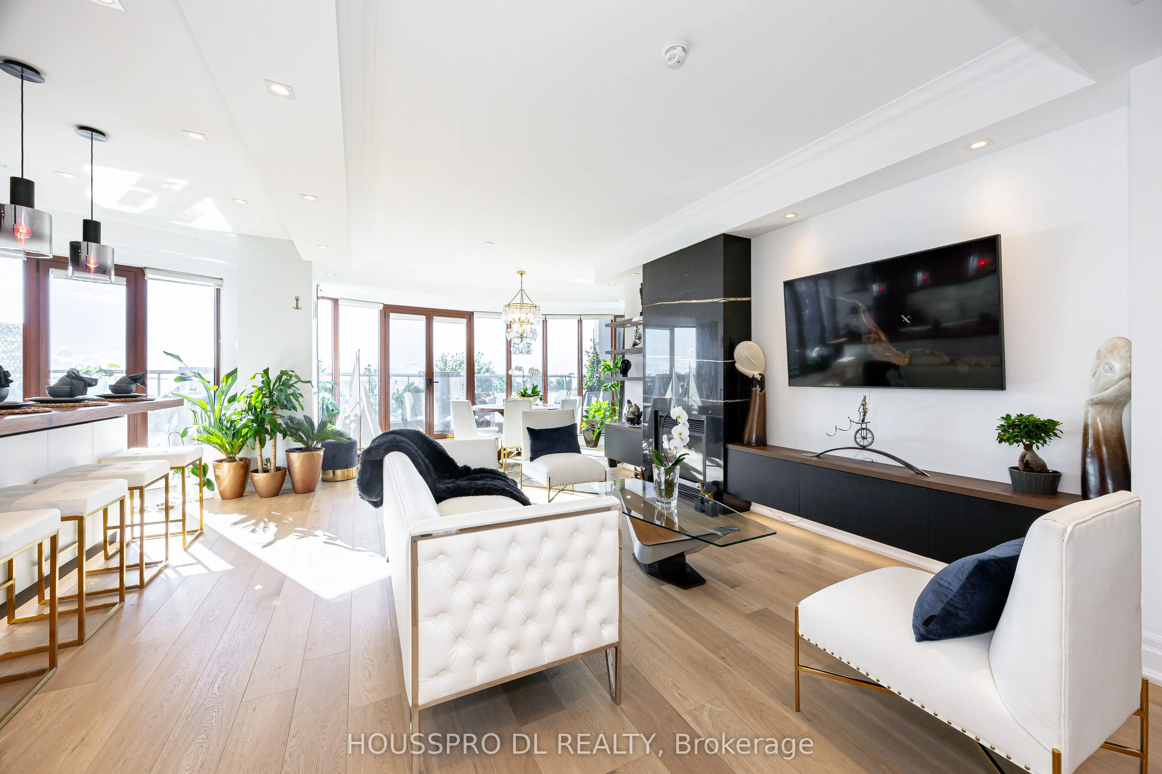 2095 Lake Shore Boulevard W #318