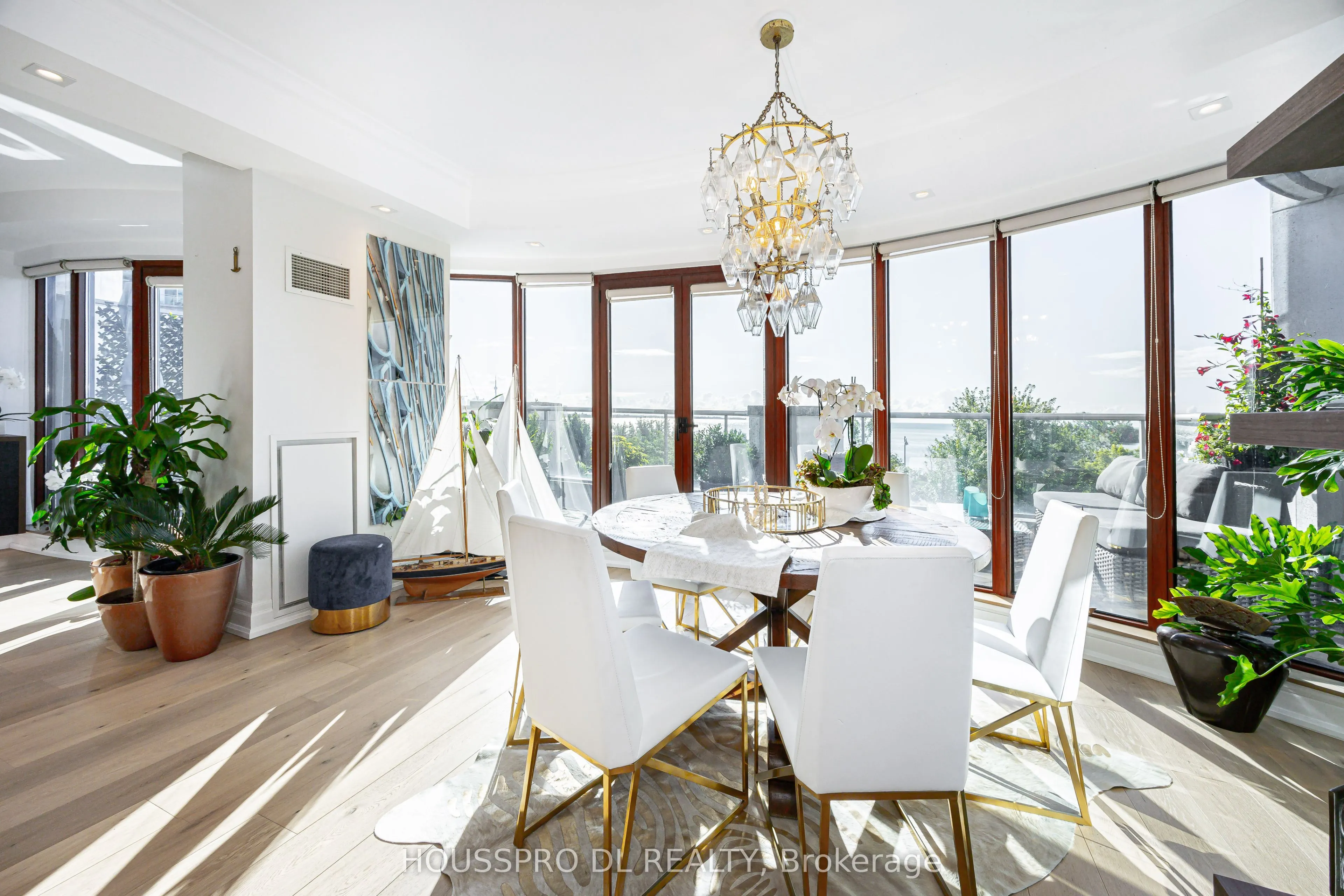 2095 Lake Shore Boulevard W #318