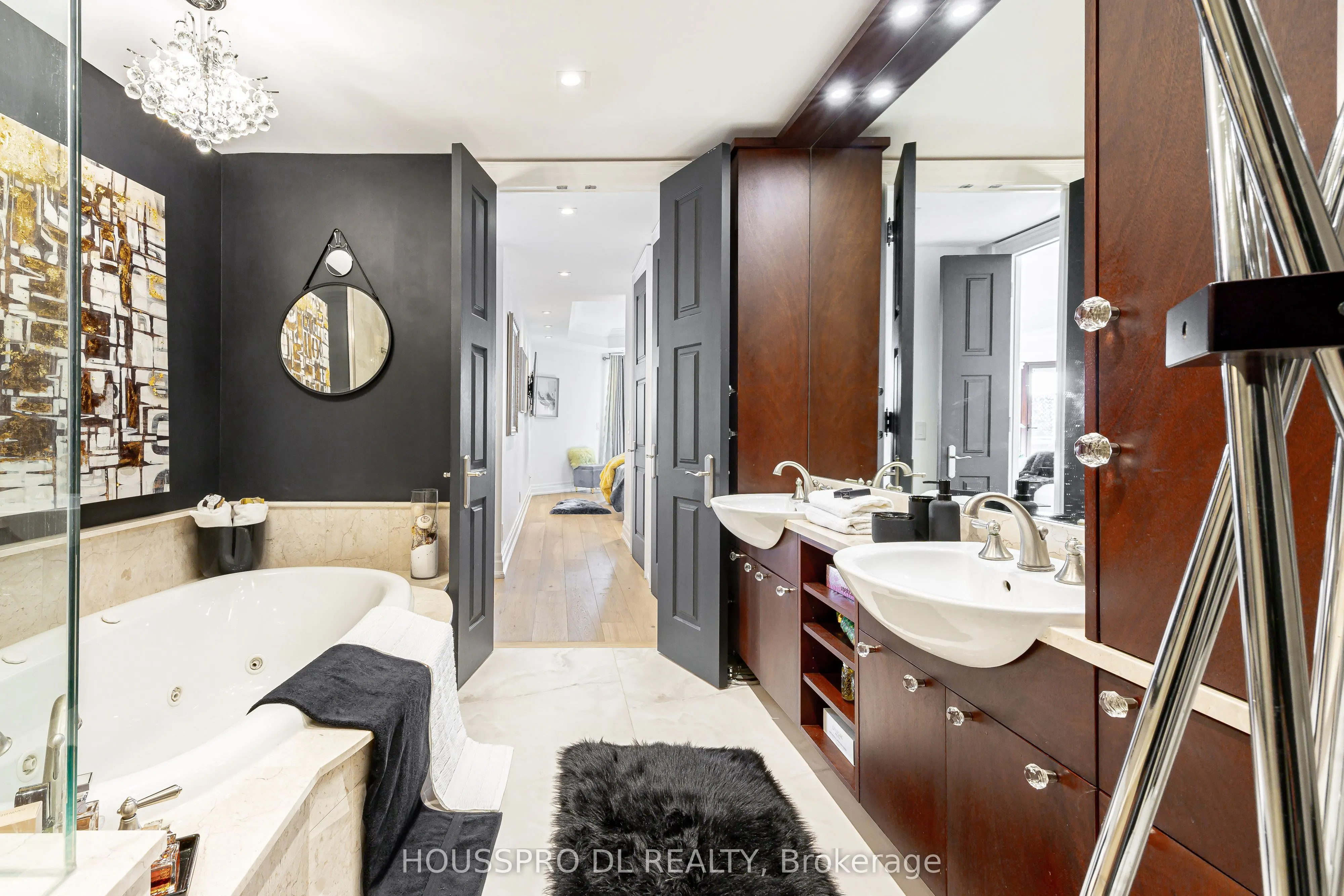 2095 Lake Shore Boulevard W #318