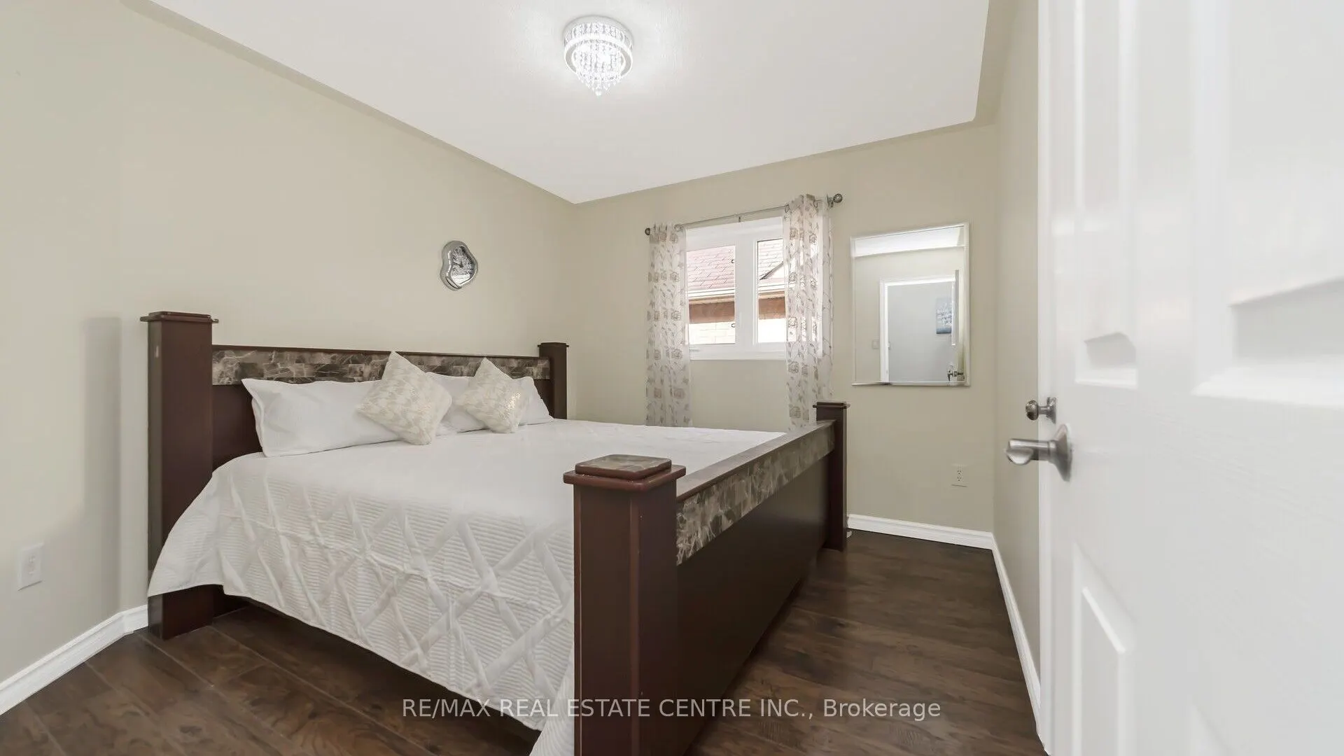 4 Chetholme Place