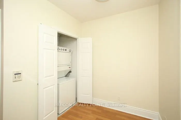 310 Burnhamthorpe Road W, #PH01