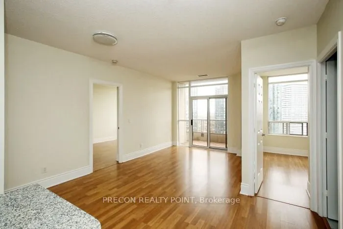 310 Burnhamthorpe Road W, #PH01