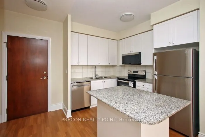 310 Burnhamthorpe Road W, #PH01