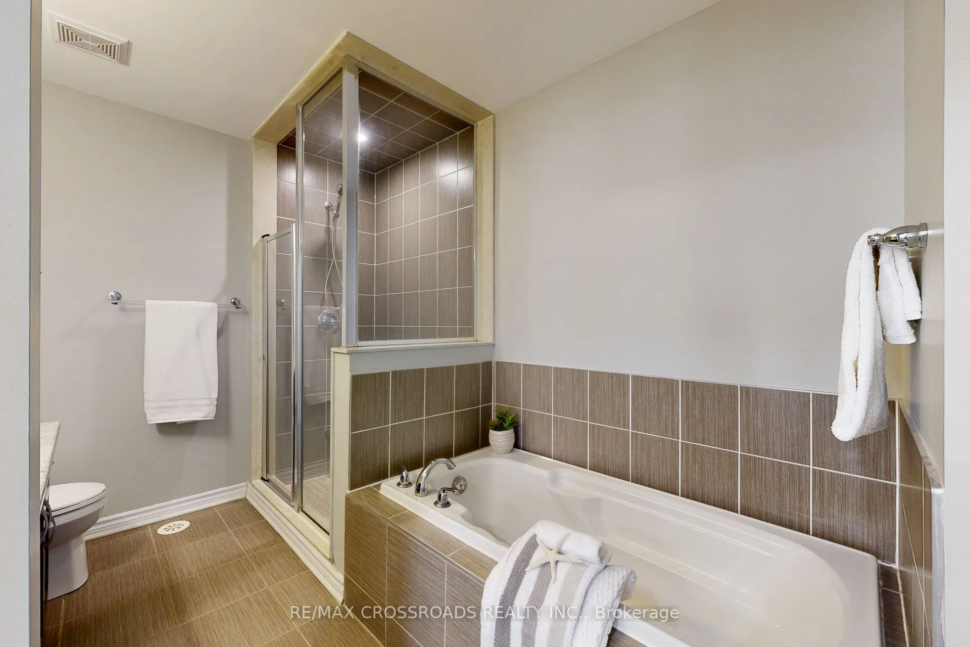 636 Evans Avenue, ## 26
