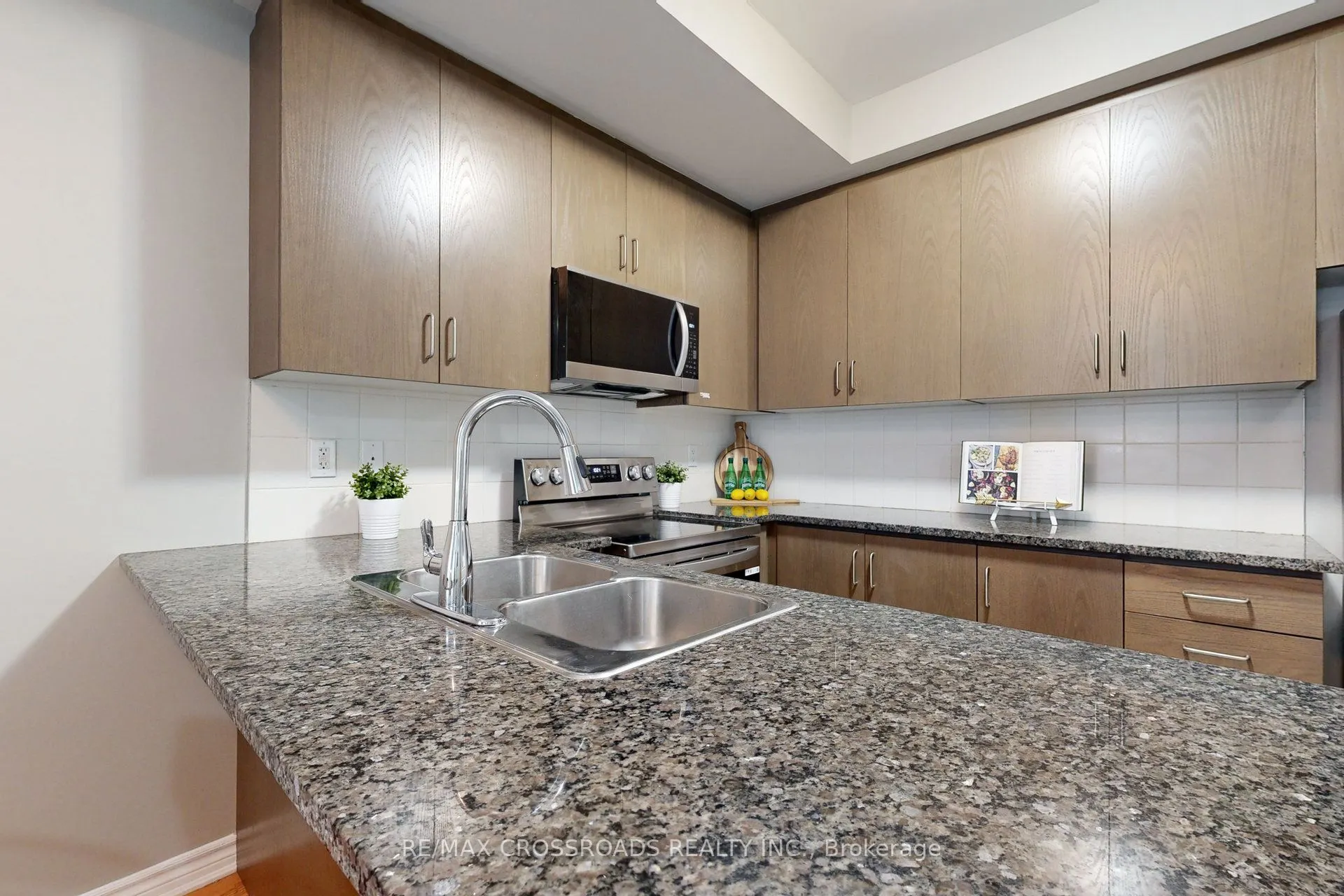 636 Evans Avenue, ## 26