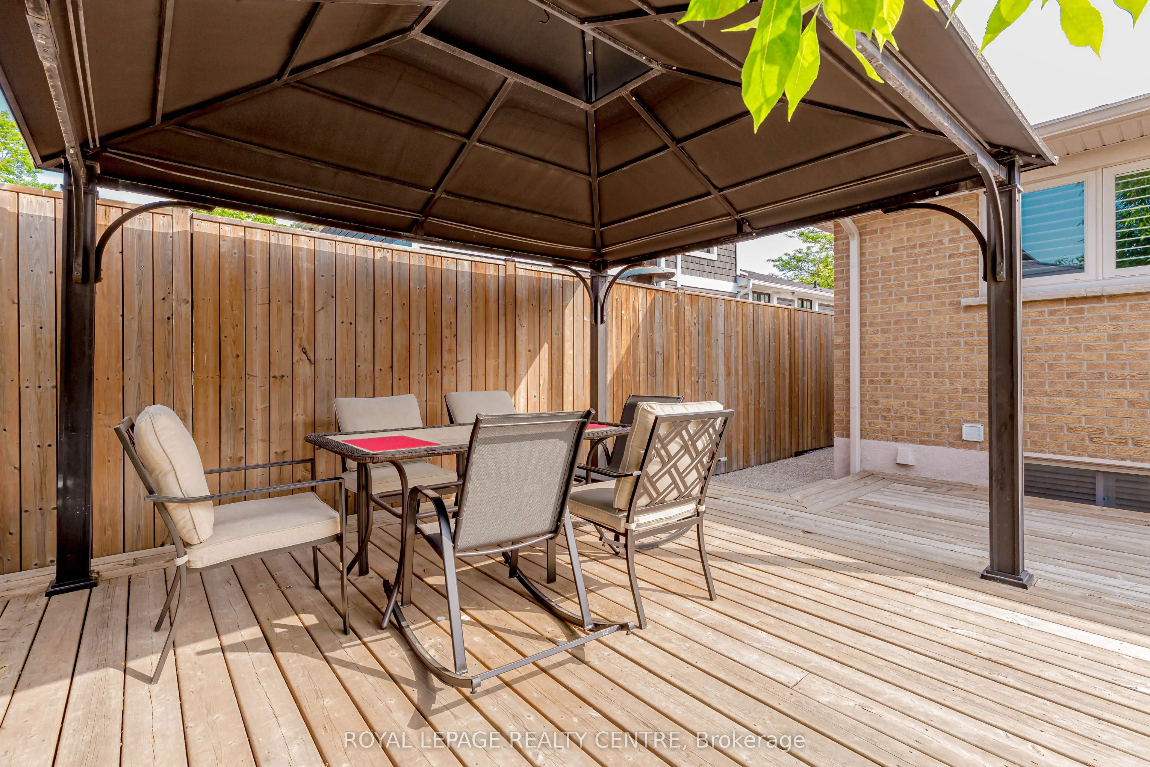 326 Slade Crescent, #Lower