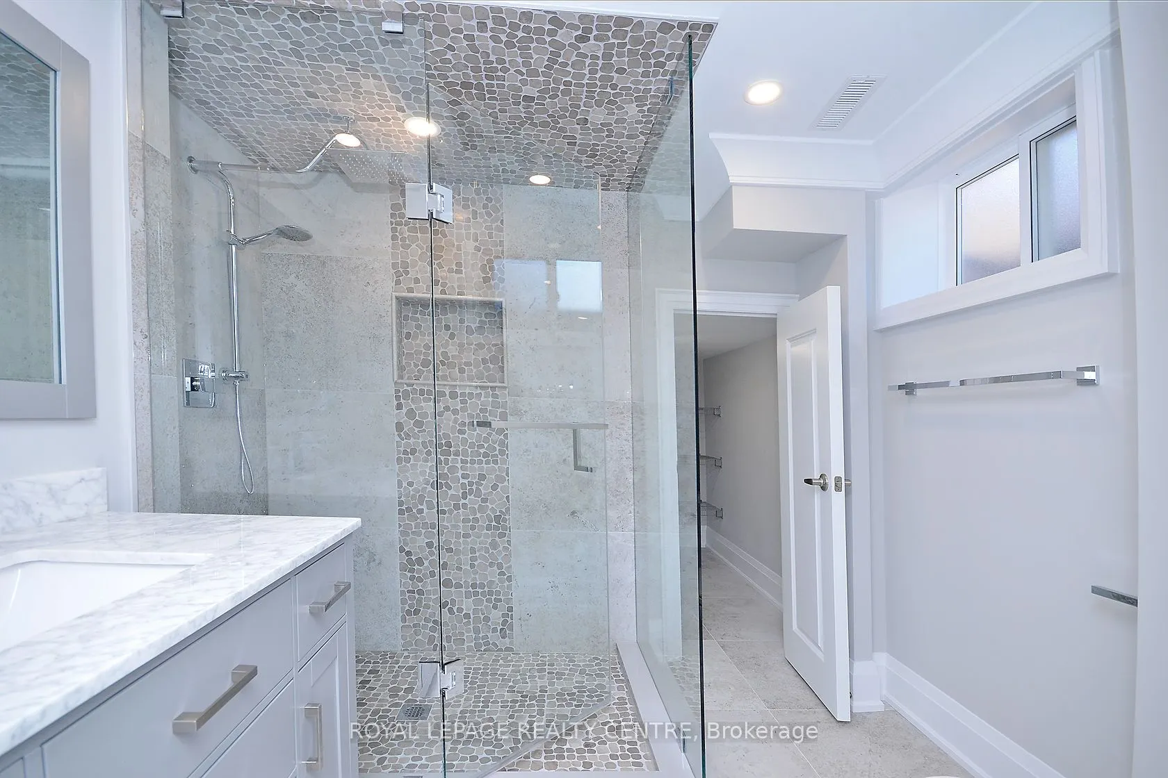 326 Slade Crescent, #Lower