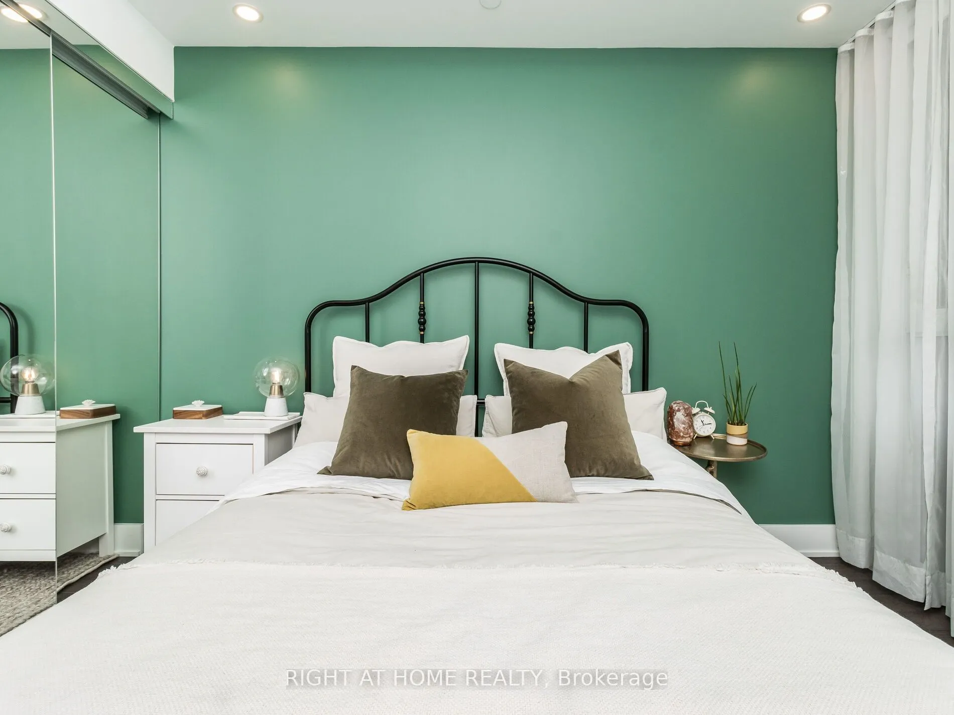 5220 Dundas Street, #D620