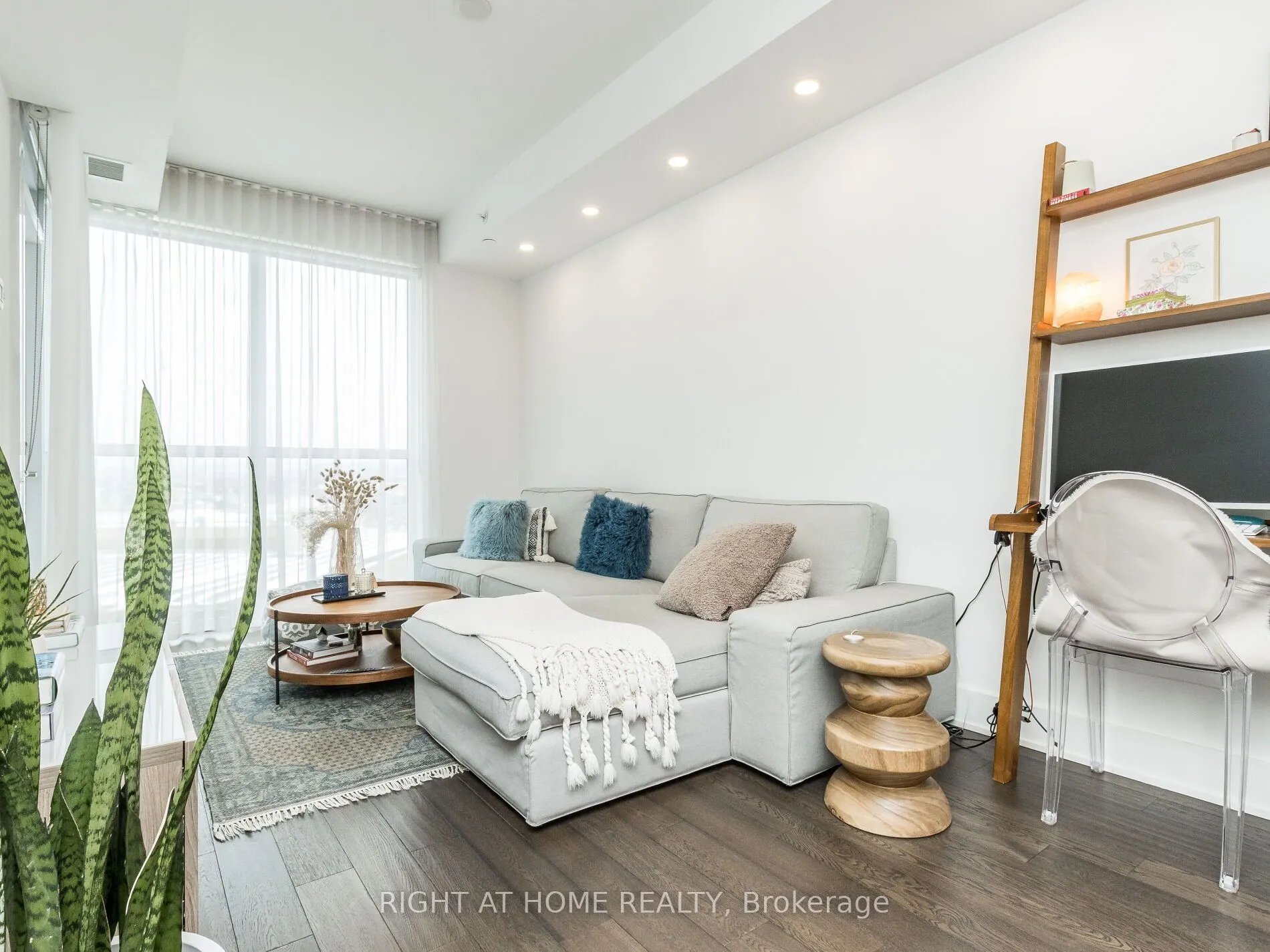 5220 Dundas Street, #D620