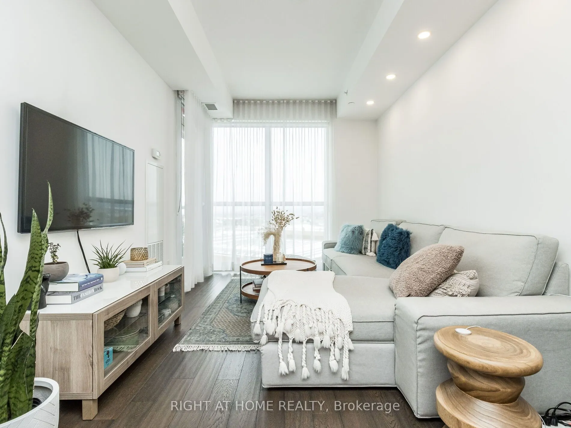 5220 Dundas Street, #D620