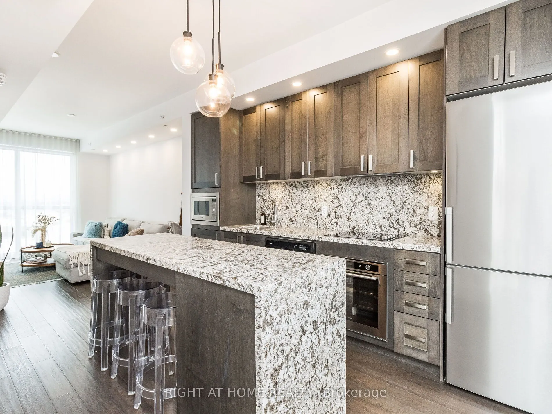 5220 Dundas Street, #D620