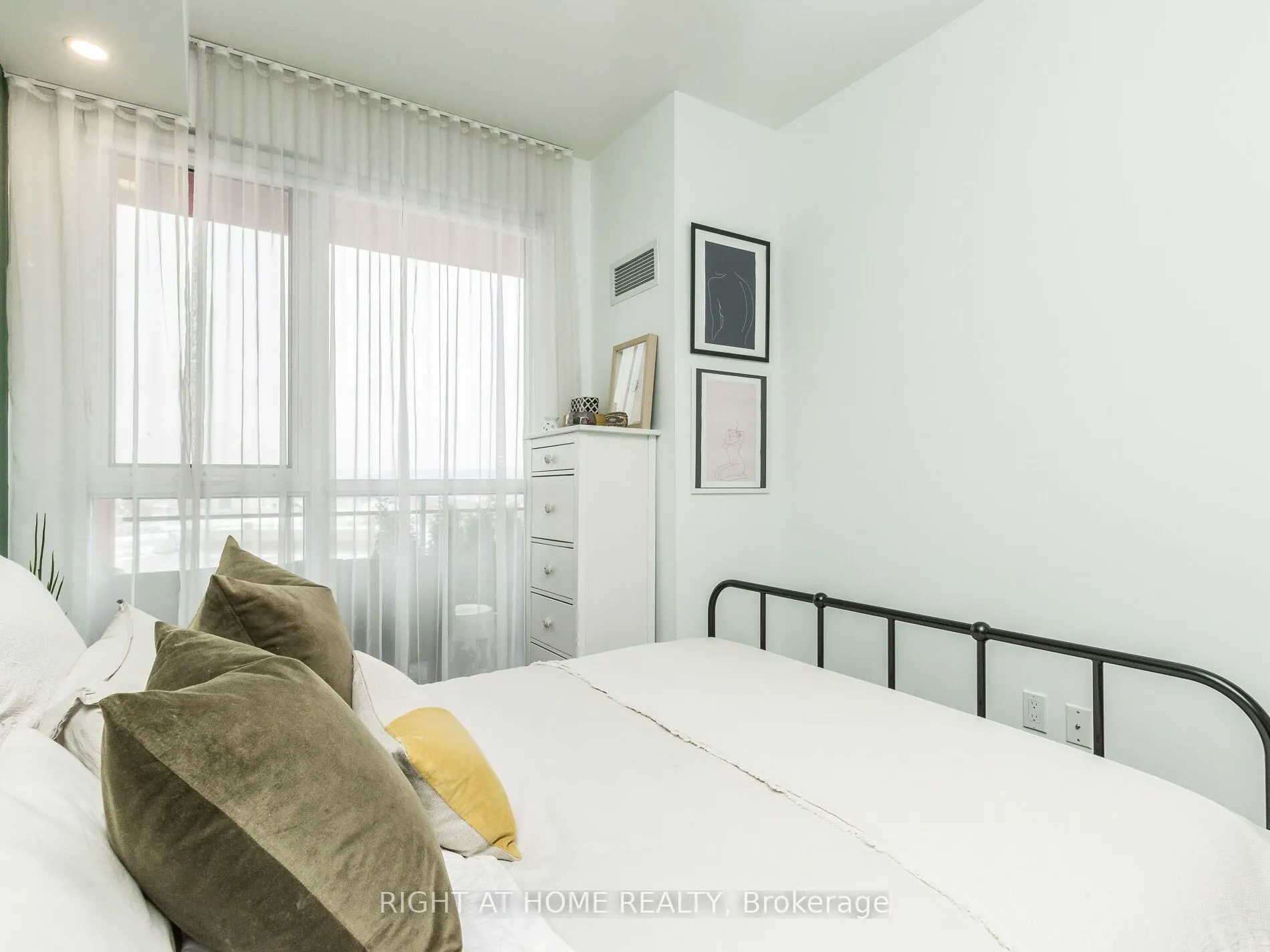 5220 Dundas Street, #D620